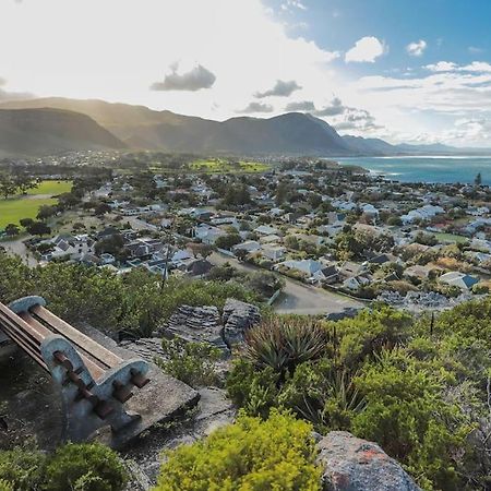 Mountain And Sea Cottage Hermanus Exterior photo