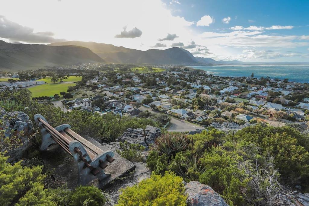 Mountain And Sea Cottage Hermanus Exterior photo