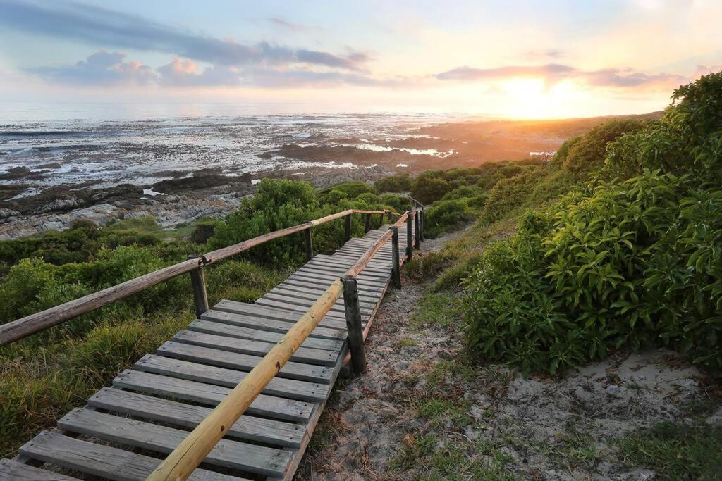 Mountain And Sea Cottage Hermanus Exterior photo